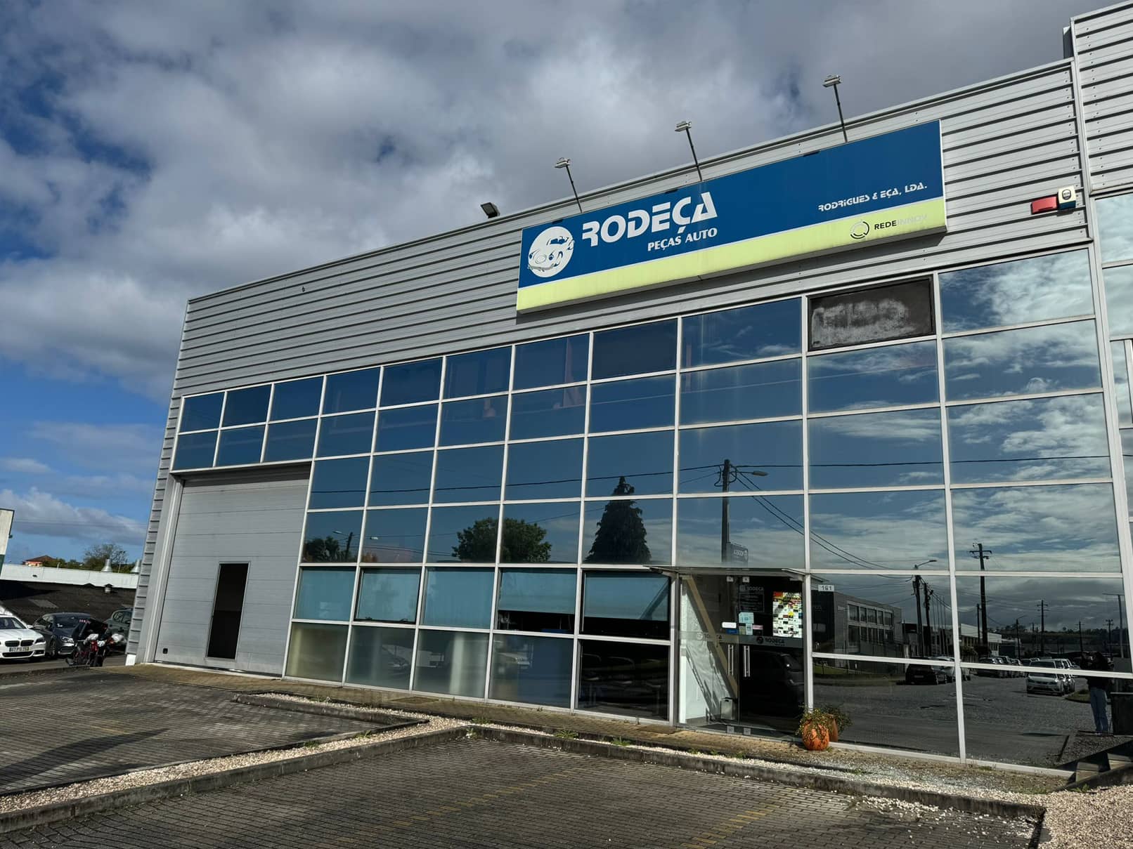 A Rodeça especialista em peças para automóveis, em Santa Maria da Feira, Estarreja, Vila Nova de Gaia